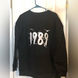1989 Sweatshirt size XL black new never worn Taylor Swift 1989